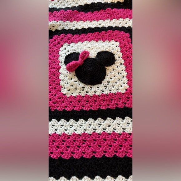 Crocheted Baby Blanket 🎀 Host pick!🔥 - Picture 5 of 9